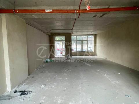 комерційна за адресою Миколи Гулака вул., 4