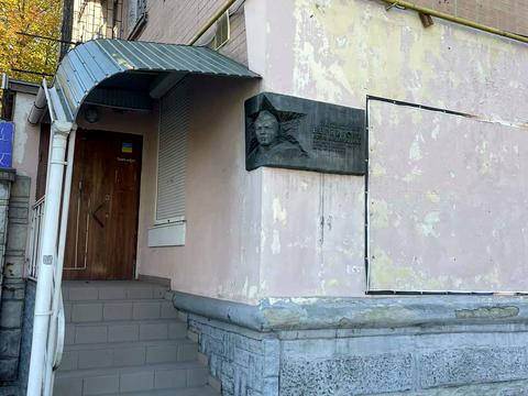 комерційна за адресою Вернигори вул., 2