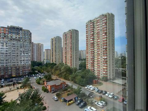 квартира за адресою Анни Ахматової вул., 22