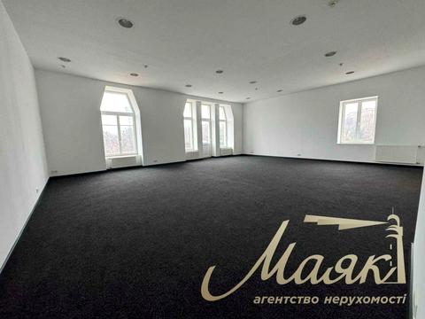 коммерческая по адресу Музейний пер., 4