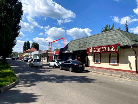 комерційна за адресою Лютнева, 3-б