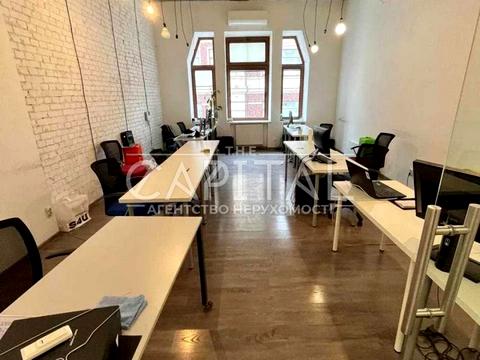 комерційна за адресою Воздвиженська вул., 48