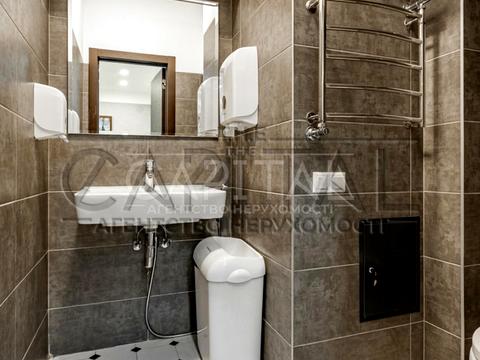 комерційна за адресою Предславинська вул., 30