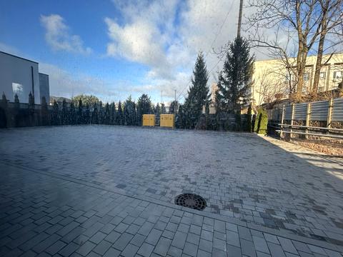 комерційна за адресою Пилипа Орлика просп. (Ілліча), 16