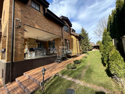 будинок за адресою с. Лісники, квіткова