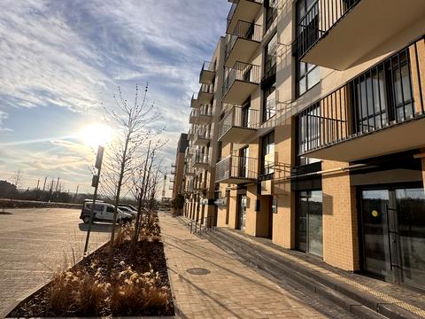 комерційна за адресою Садова вул., 77 к1