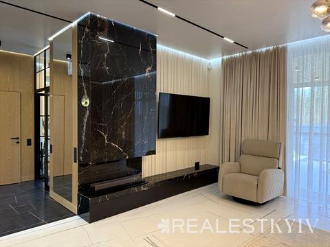 будинок за адресою Квітнева вул.