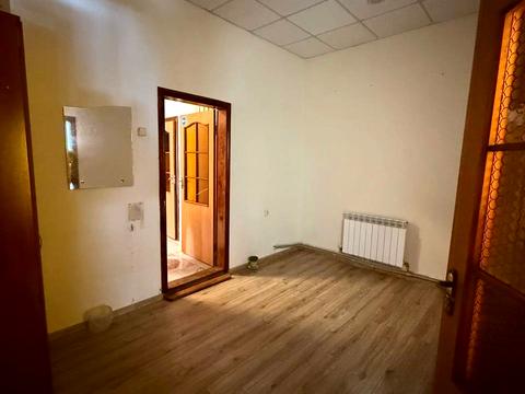 комерційна за адресою Володимирська вул., 94