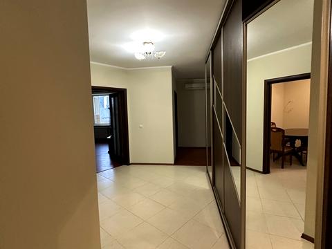 квартира за адресою Коновальця, 23