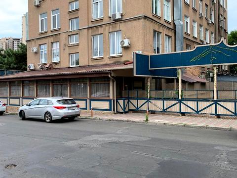 комерційна за адресою 10 Квітня пл., 1