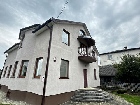 будинок за адресою с. Крихівці, Аматорська вул., 16