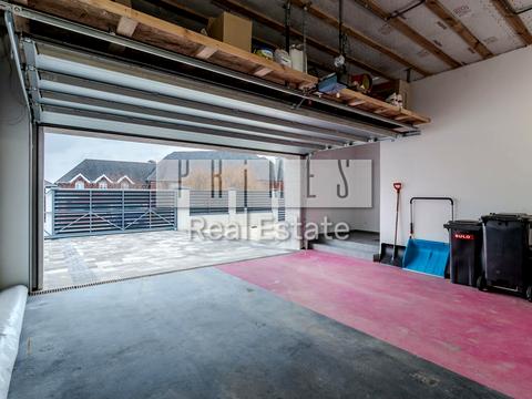 будинок за адресою Вишнева вул.