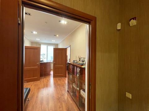 комерційна за адресою Добровольців вул. (Маршала Говорова), 18