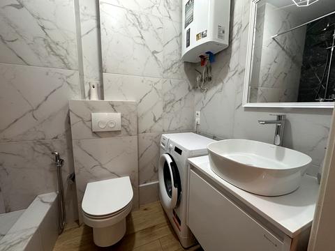 квартира за адресою Київ, Салютна вул., 2к2