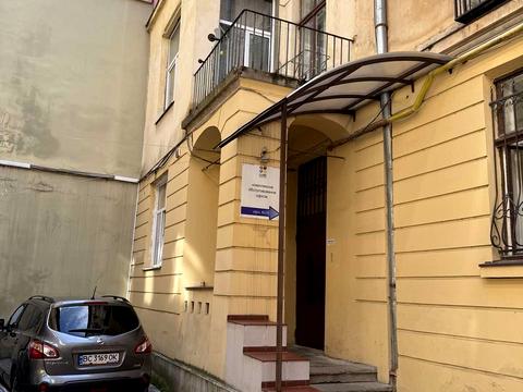 комерційна за адресою Генерала Петра Григоренка пл. (Перемоги), 4