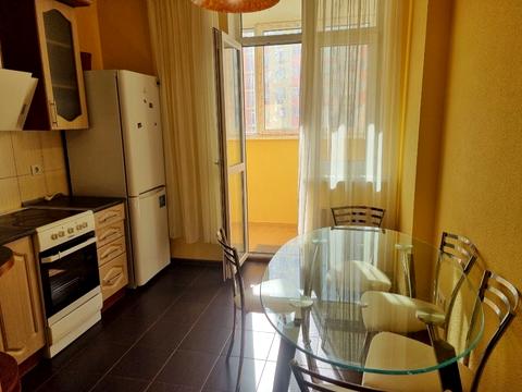 квартира за адресою Сім'ї Кульженків вул. (Петра Дегтяренка), 35