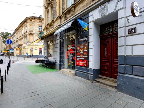 комерційна за адресою Пекарська вул., 24