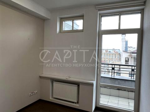 комерційна за адресою Володимирська вул., 93