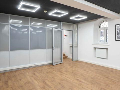 комерційна за адресою Івана Франка вул., 29