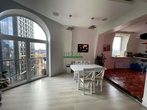 квартира за адресою Лабораторна вул., 8