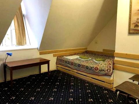 комерційна за адресою Центральна вул. (Леніна), 1а