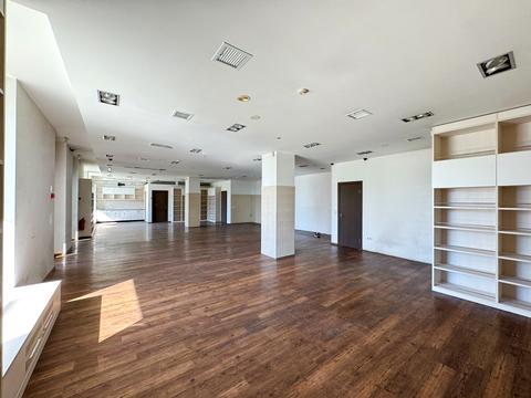 комерційна за адресою Звіринецька вул., 59