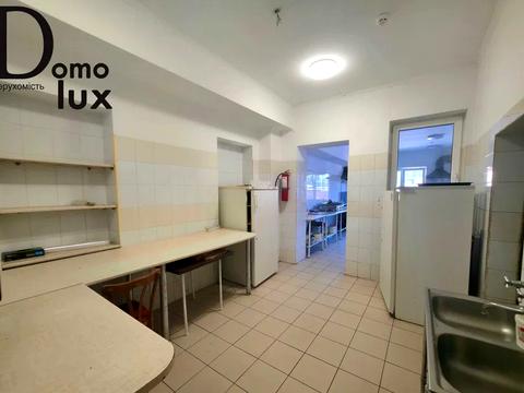 комерційна за адресою Симона Петлюри вул., 8