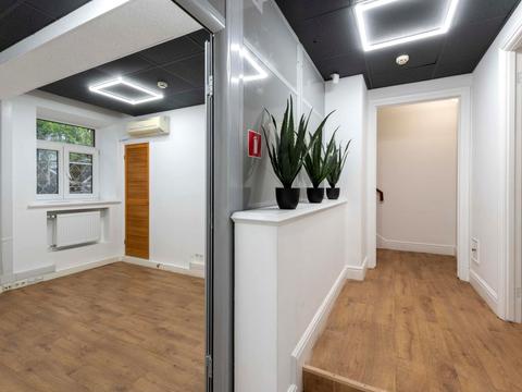 комерційна за адресою Івана Франка вул., 29