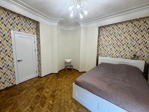 квартира за адресою Донця-Захаржевського вул., 1/3