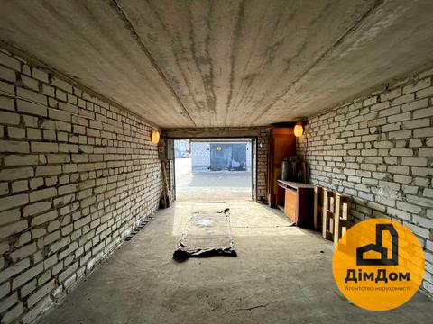 паркомісце за адресою Полярна вул., 19