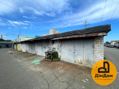 паркомісце за адресою Полярна вул., 19