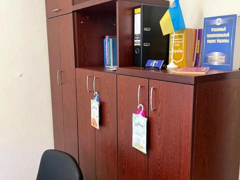 комерційна за адресою Воскресенська вул. (Леніна), 4
