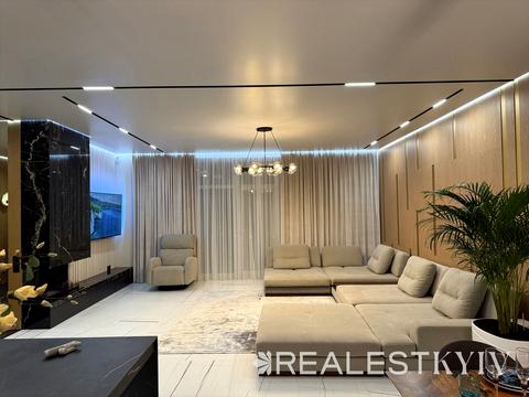 будинок за адресою Квітнева вул.