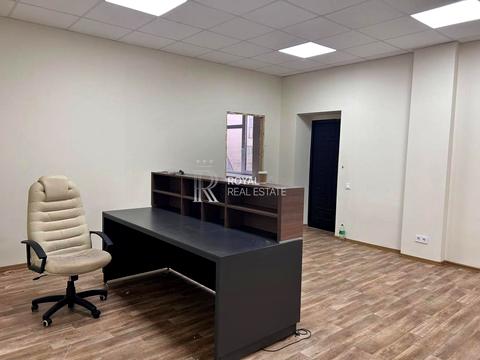 комерційна за адресою Михайлівська вул., 21