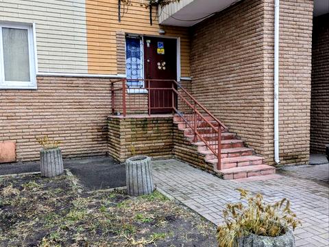 комерційна за адресою Миколи Лаврухіна вул., 16