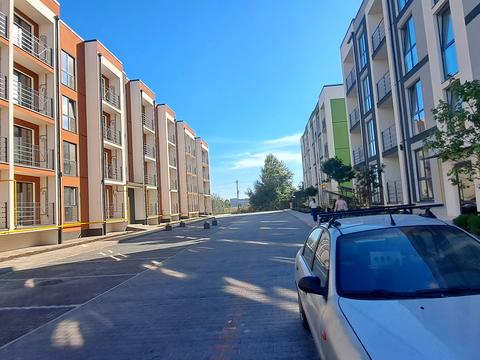 комерційна за адресою Українська вул., 12/2