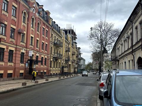 комерційна за адресою Кирилівська вул. (Фрунзе), 6а