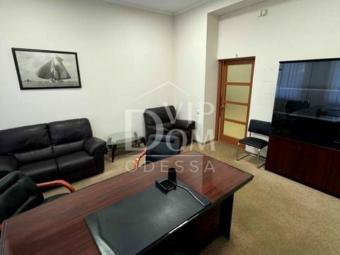 комерційна за адресою Балтиморська вул. (Посмітного), 9а