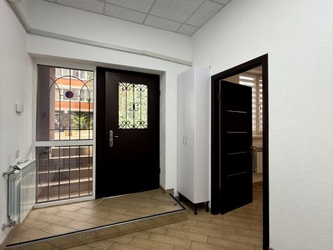 комерційна за адресою Василя Стуса вул. (Пушкінська), 62 є