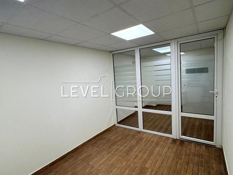 комерційна за адресою Михайлівська вул., 18