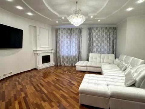 квартира по адресу Небесной Сотни ул., 38