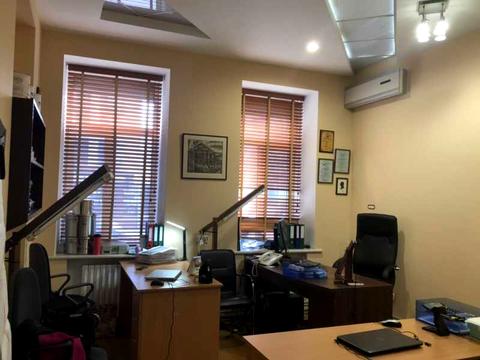 комерційна за адресою Відрадна вул., 1