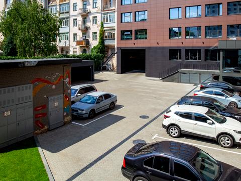 комерційна за адресою Саксаганського вул., 53/80
