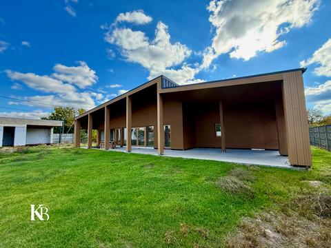 будинок за адресою смт. Обухівка, Чарівна