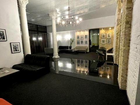комерційна за адресою Володимирська вул., 10
