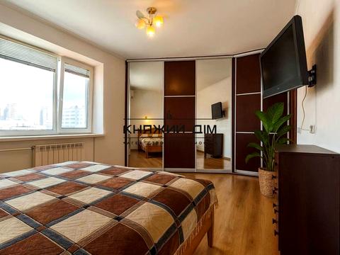 квартира за адресою Київ, Лариси Руденко вул., 21
