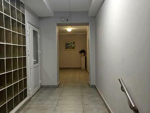 комерційна за адресою Володимирська вул., 51/53