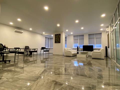 комерційна за адресою Лесі Українки бульв., 7-А