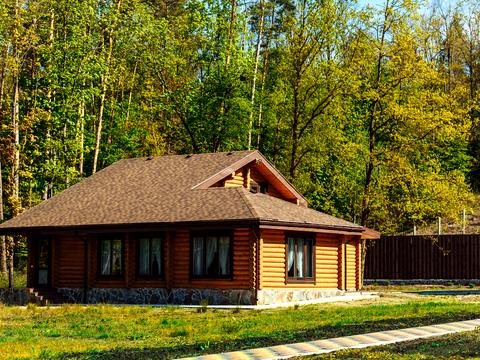 комерційна за адресою Лісова, 1