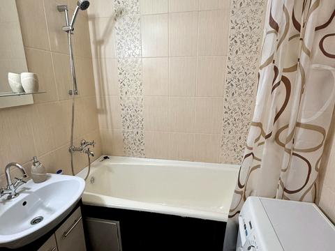 квартира за адресою В'ячеслава Чорновола вул., 10